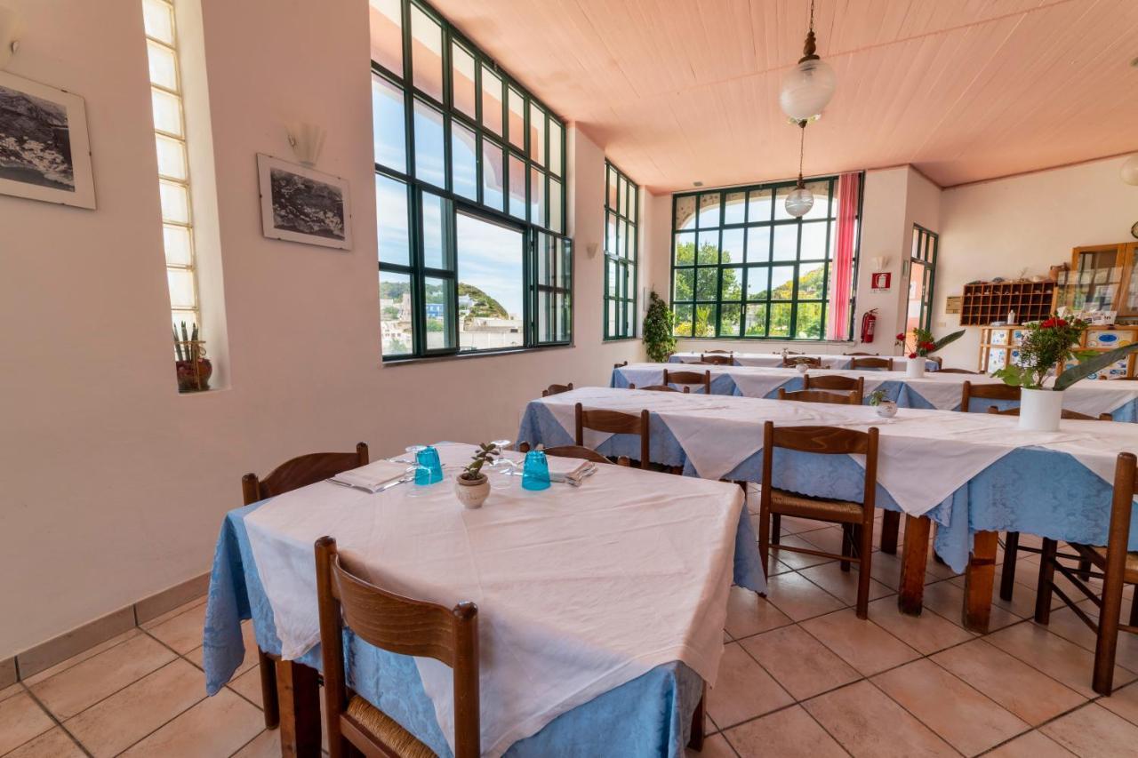 Albergo Le Querce Ponza Exteriör bild